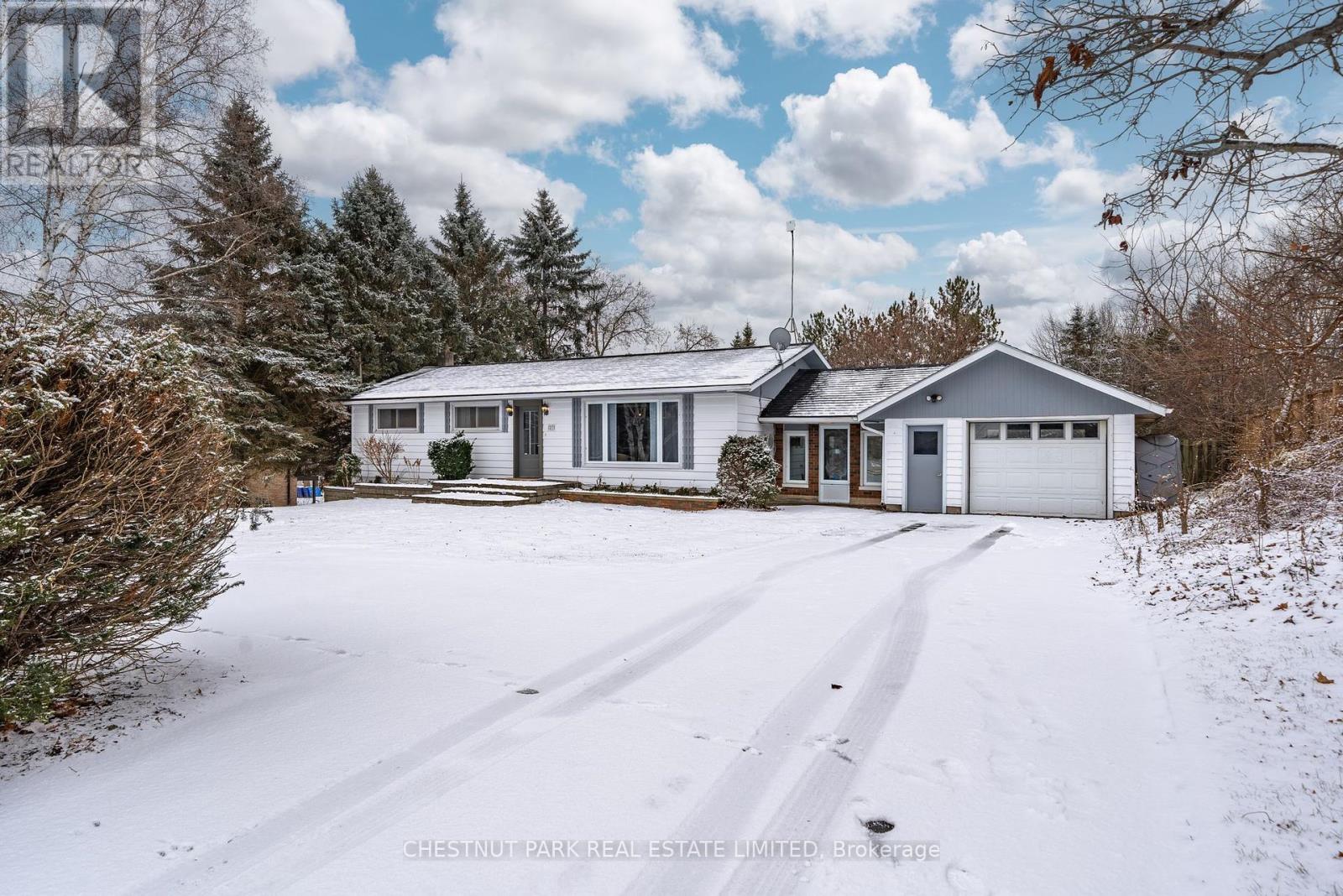 27 DOWNES AVENUE, prince edward county (picton), Ontario